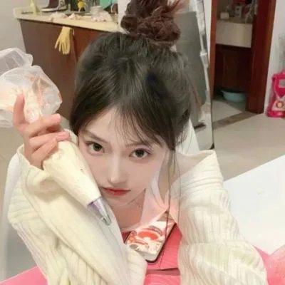 滑板车男孩